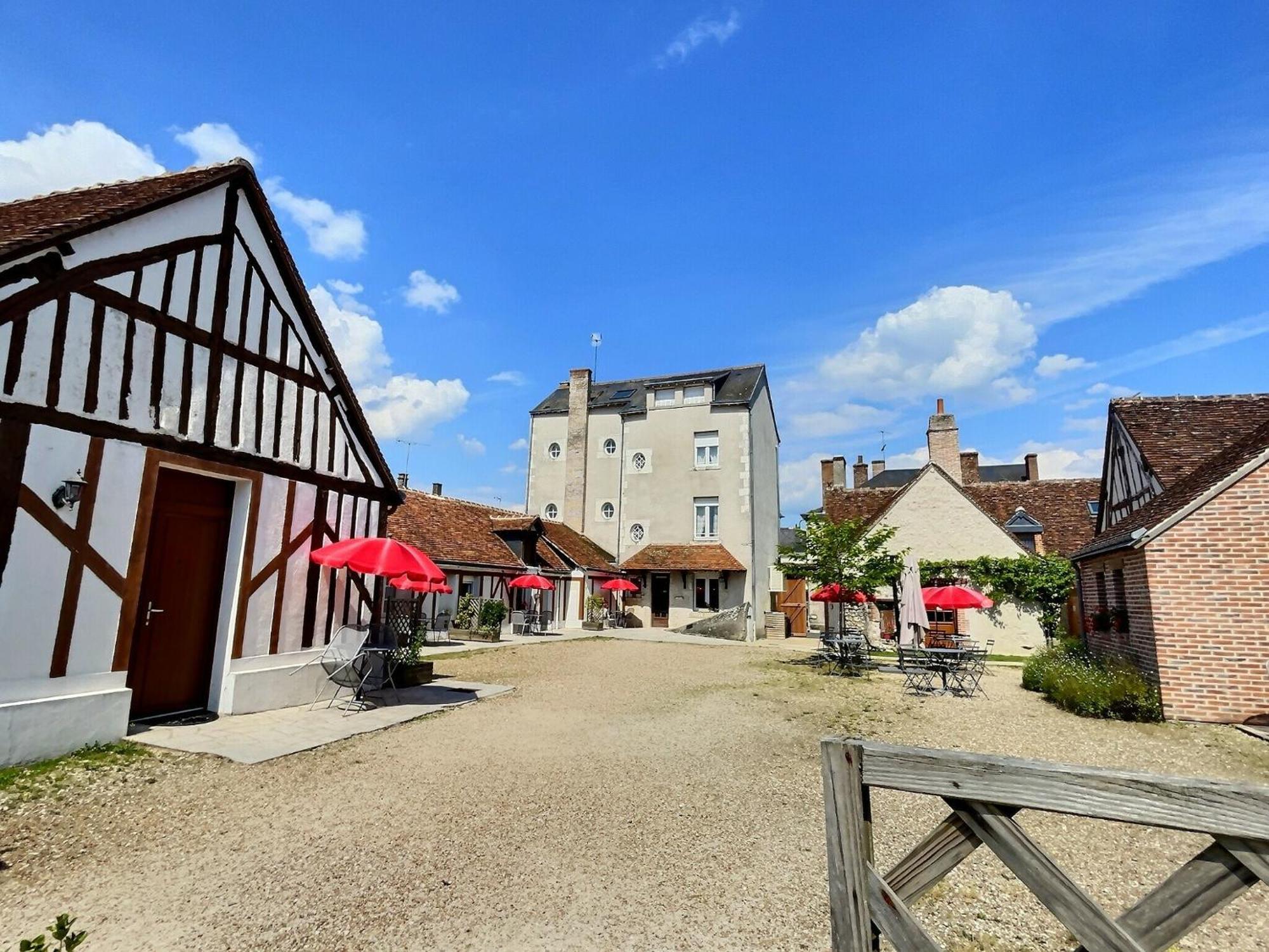 Logis Hotel Du Cygne Bracieux Kültér fotó